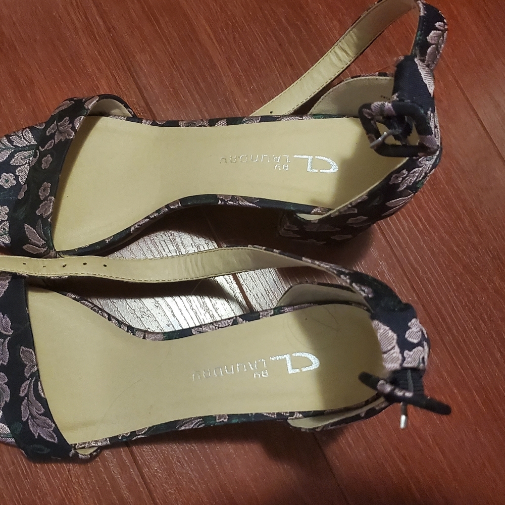 Beautiful sandles printed cloth..worn once